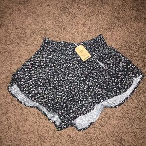 *Sold* GARAGE SHAPE UP SHORTS